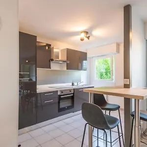 Apartment Joli Avec Balcon Proximite, Annecy