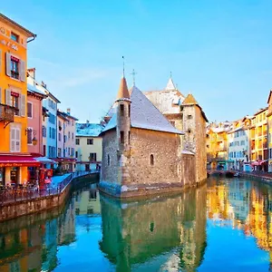 Appartement Moderne, Place Parking Prive, Emplacement Ideal A 100 M Du Lac., Annecy